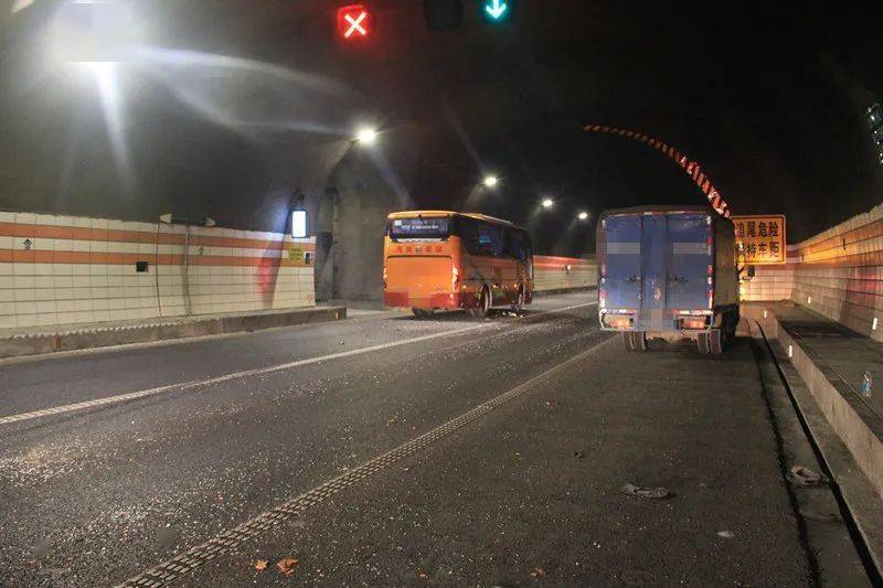 2025年都安交通事故最新报道与小巷意外发现