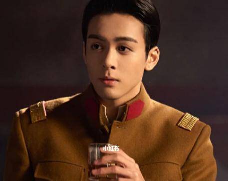 男明星的自然之旅，探寻内心宁静的疯狂之旅