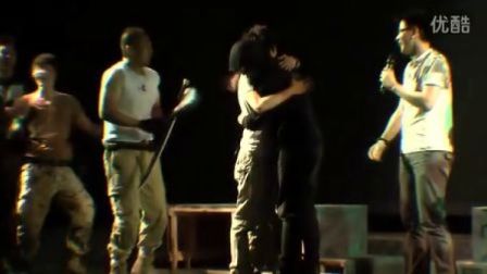 盗墓笔记话剧演员探寻小巷神秘宝藏