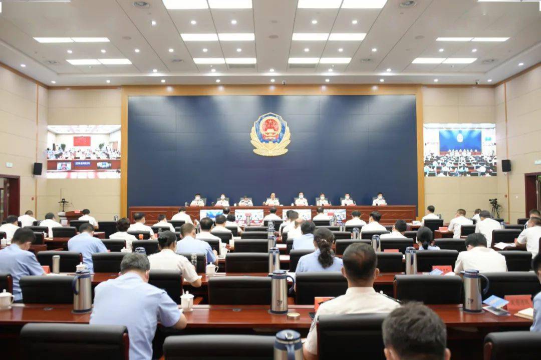 公安机构改革动态与小径深处的特色小店探秘